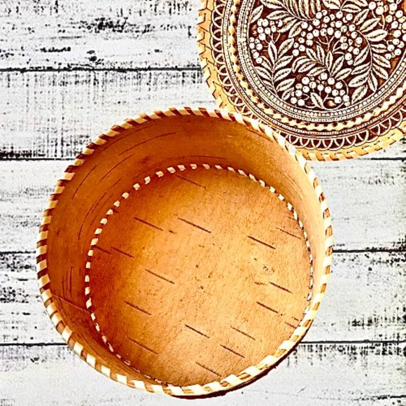 Vintage Birch Tree Bark Round Box with Lid Jewelry Trinket Intricate - Picture 6 of 11